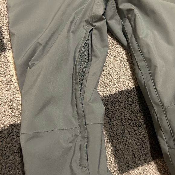 Helly Hansen Women’s Legendary Insulated Ski Pants - Picture 6 of 9